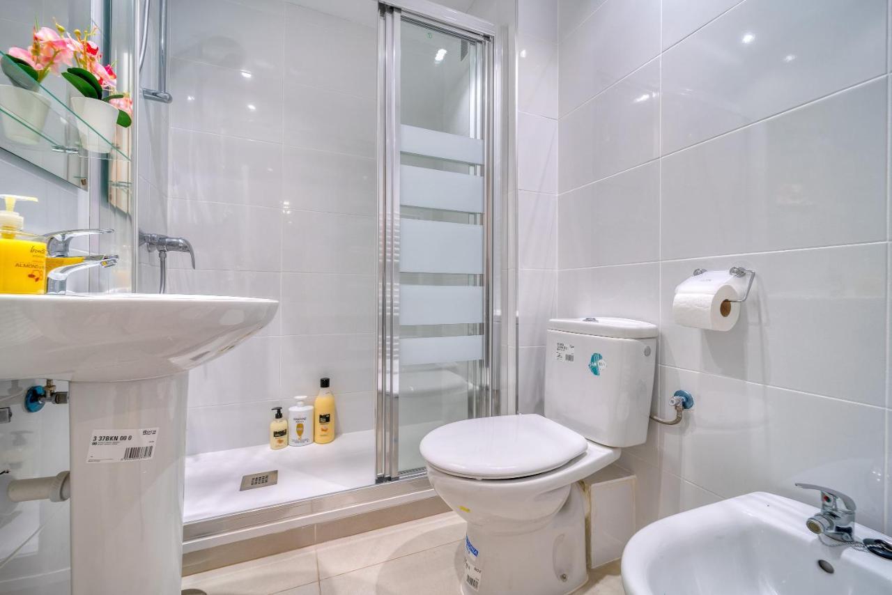B Casacafe Madrid Pozuelo 2 Bano Fuera De La Habitacion O Compartido Pozuelo de Alarcon Ngoại thất bức ảnh