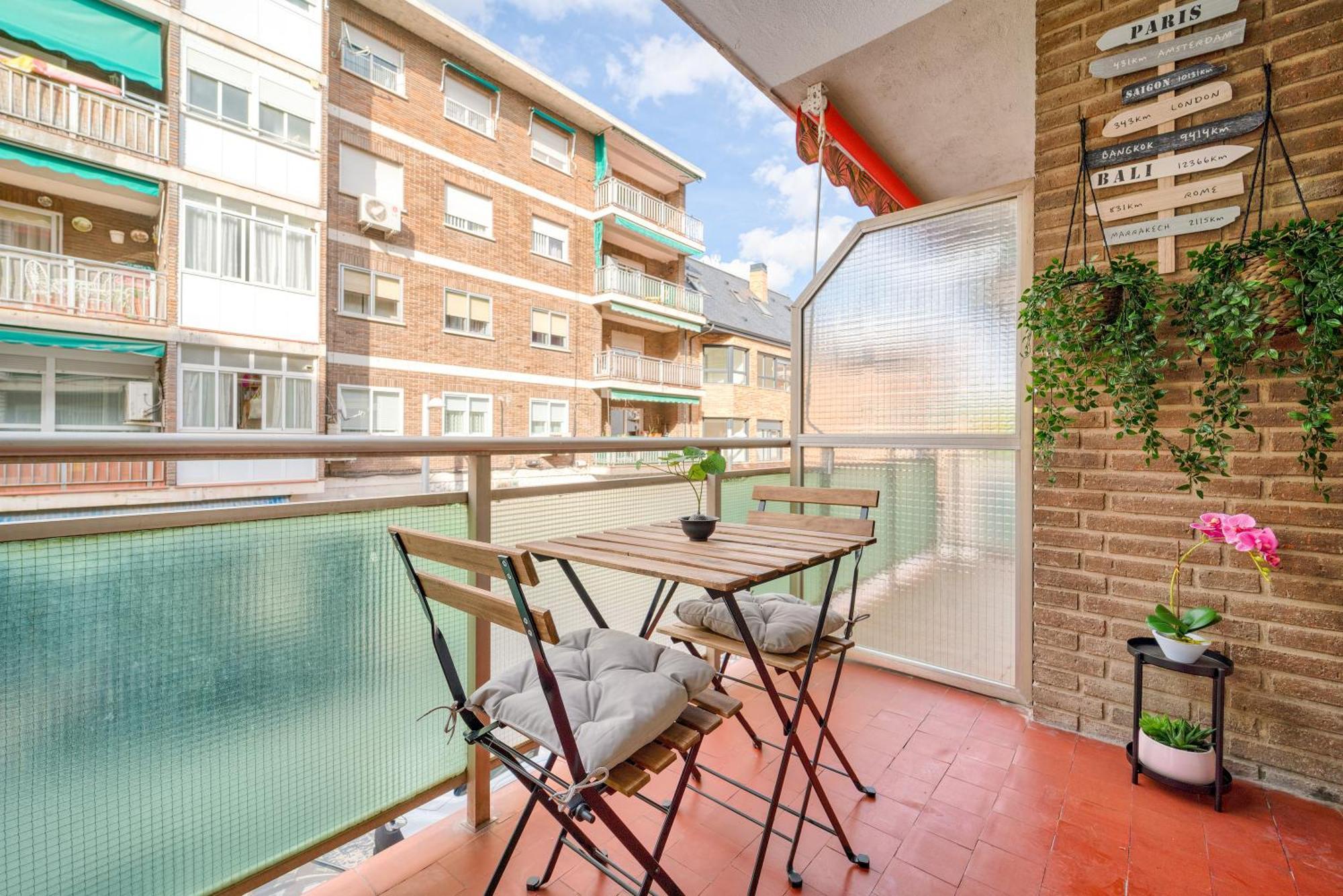 B Casacafe Madrid Pozuelo 2 Bano Fuera De La Habitacion O Compartido Pozuelo de Alarcon Ngoại thất bức ảnh